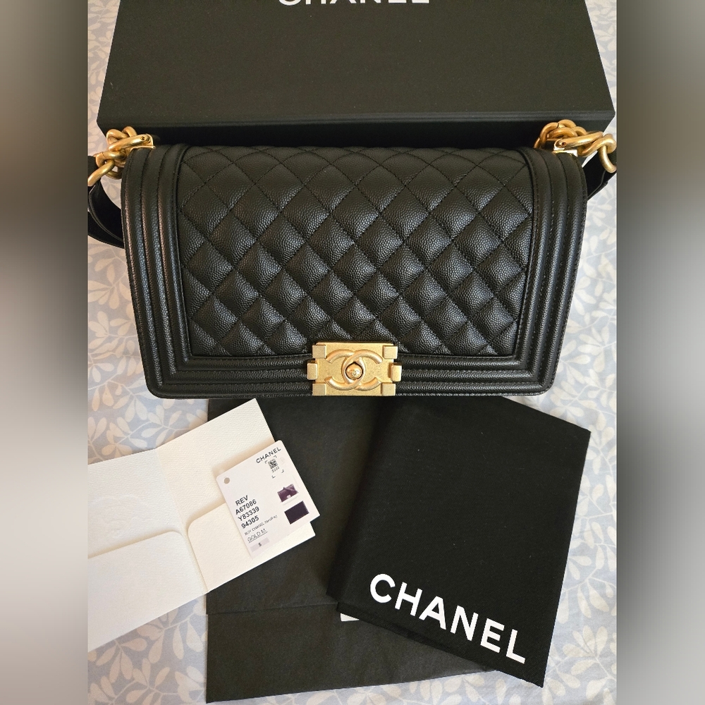 Chanel Boy Medium Caviar Black